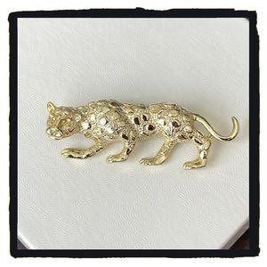 💕Beautiful Vintage 1980’s Gerrys Prowling Leopard Brooch / Pin Gold Tone💕